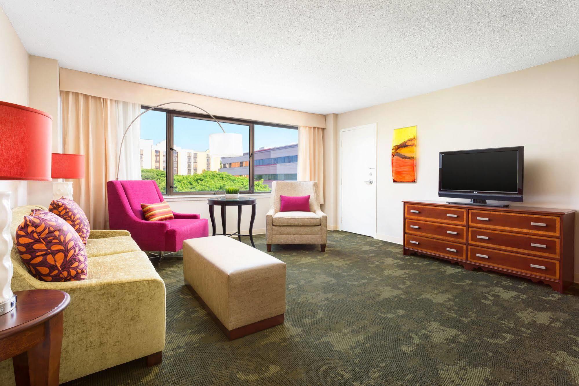 Holiday Inn Secaucus Meadowlands Exterior photo