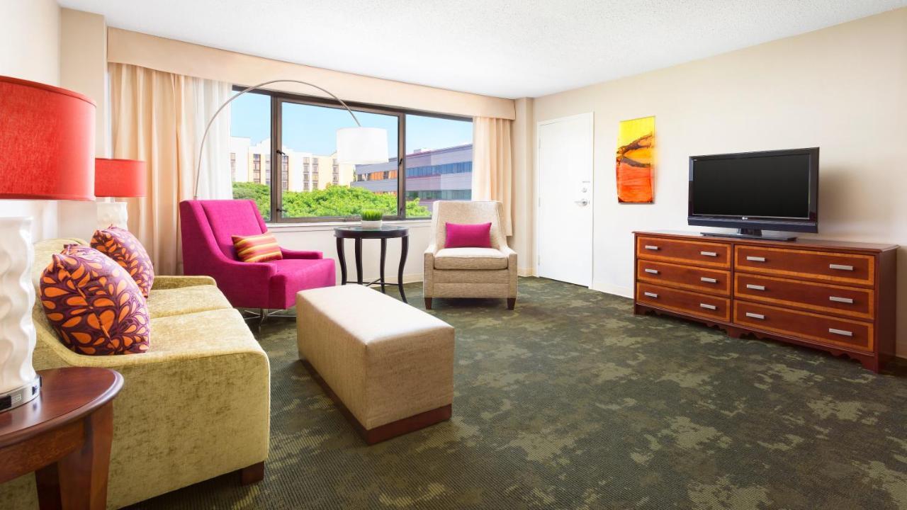 Holiday Inn Secaucus Meadowlands Exterior photo